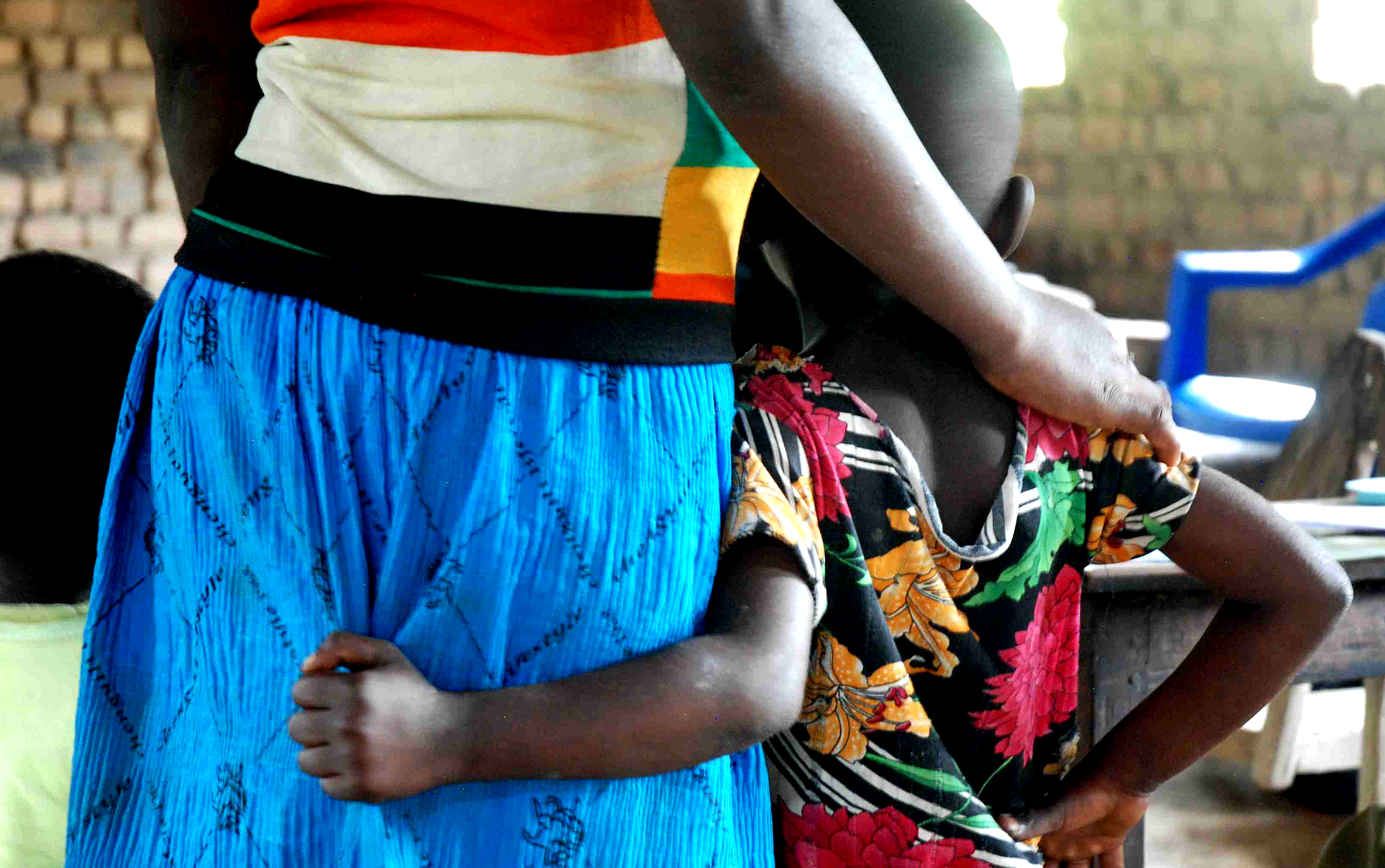 Kongo-Kinshasa. Barnen kommer med sina föräldrar till mässlingssjukhuset i Mulongo. 