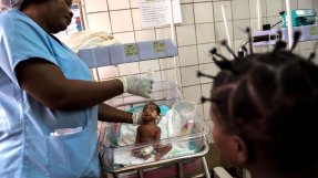 I Centralafrikanska republiken råder brist på specialistvård för för tidigt födda barn